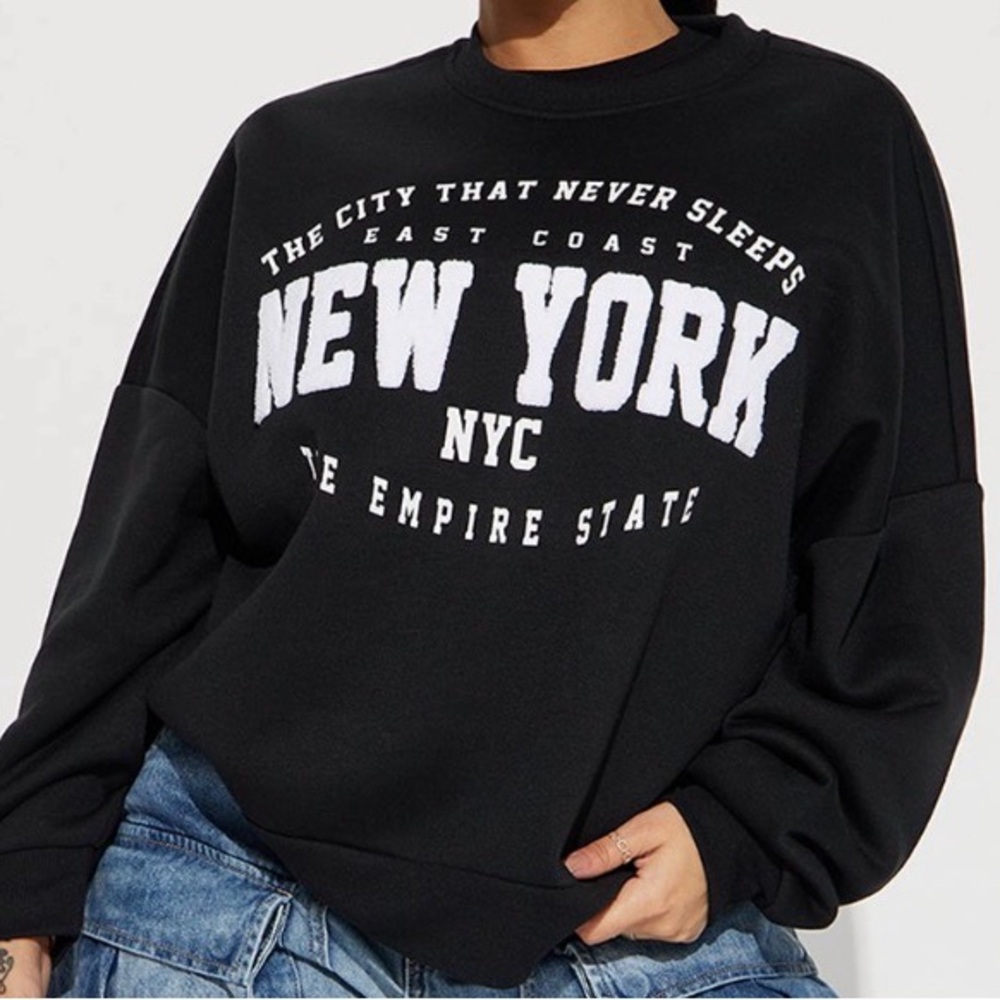 Fashion Nova NYC Sweatshirt in Black